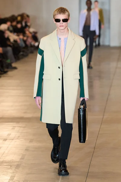 Look 40